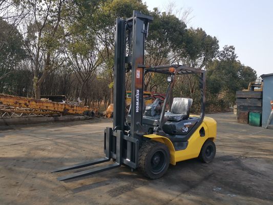 Used Japan Komatsu FD30-16 FD25 FD30T-16 FD30 2.5 Ton 3 Ton 5 Ton Diesel Forklifts