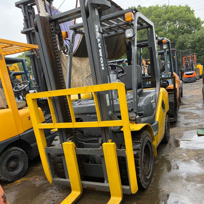 Get Your Food Shop Moving with Used Komatsu FD30 Diesel Forklift 3 Ton FD25 FD40 FD50