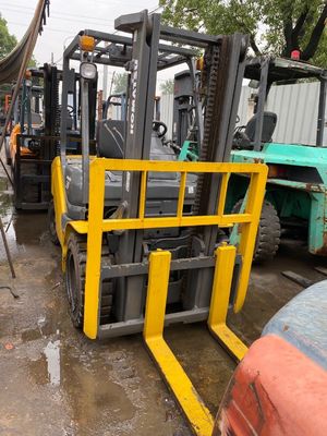 Get Your Food Shop Moving with Used Komatsu FD30 Diesel Forklift 3 Ton FD25 FD40 FD50