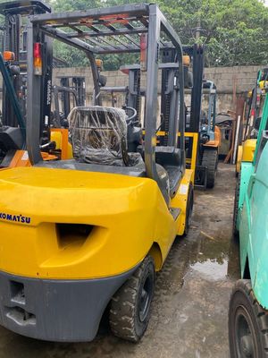 Get Your Food Shop Moving with Used Komatsu FD30 Diesel Forklift 3 Ton FD25 FD40 FD50