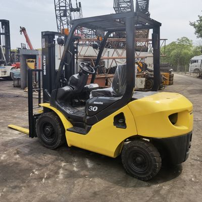 Manual Power Source 3 Ton Komatsu FD30 Forklift for Smooth Warehouse Operations