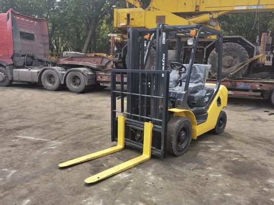 Manual Power Source 3 Ton Komatsu FD30 Forklift for Smooth Warehouse Operations