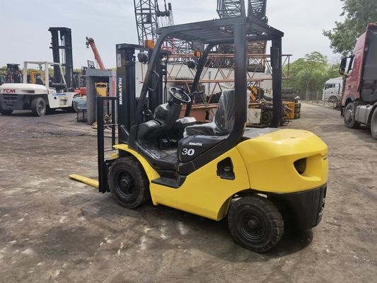 Manual Power Source 3 Ton Komatsu FD30 Forklift for Smooth Warehouse Operations