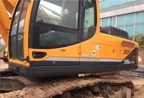 Secondhand Hyundai 335LC-9 Excavator 4m3 Bucket Capacity and Original Hydraulic Valve