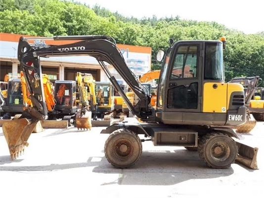 Second Hand Volvo EW60 Wheel Excavator with Good Condition and Other Bucket Capacity