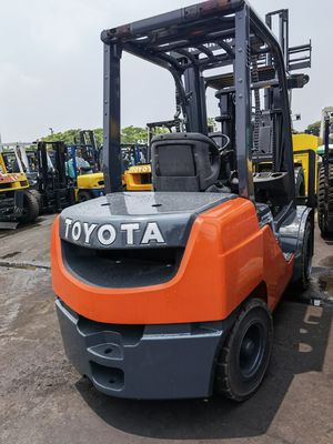Powerful Gasoline Engine Used 3 Ton Toyota Forklift with Sideshift at Shanghai Yard