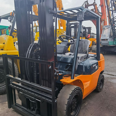 Used Toyota 3.5 ton FD35 Diesel Forklift in Shanghai yard with 3500 kg Fork Width