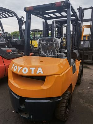 Used Toyota 3.5 ton FD35 Diesel Forklift in Shanghai yard with 3500 kg Fork Width