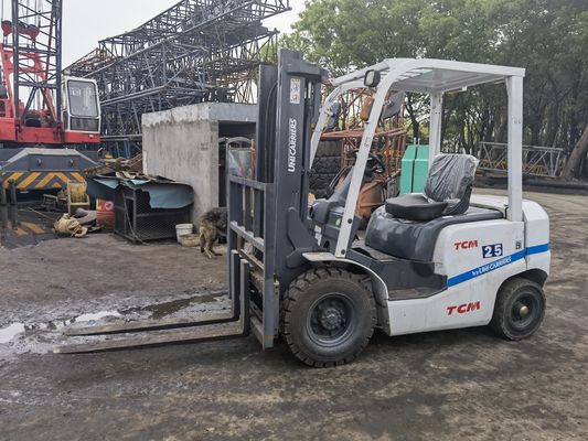 Used TCM 2.5 Ton Diesel Forklift FD25 with Core Diesel Engine in Routine Dimensions