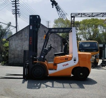 Powerful TCM FD30T6 3 Ton Forklift with Triple Fork and Side Shift Used in Shanghai Yard