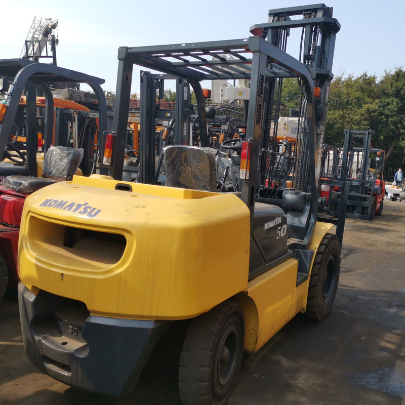 Japan Komatsu 5T FD25 FD30T-16 Diesel Forklifts with Overall Dimensions 2.7*1.2*2.1m