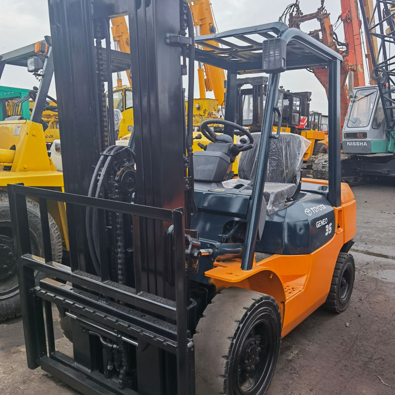 Used Toyota 3.5 ton FD35 Diesel Forklift in Shanghai yard with 3500 kg Fork Width