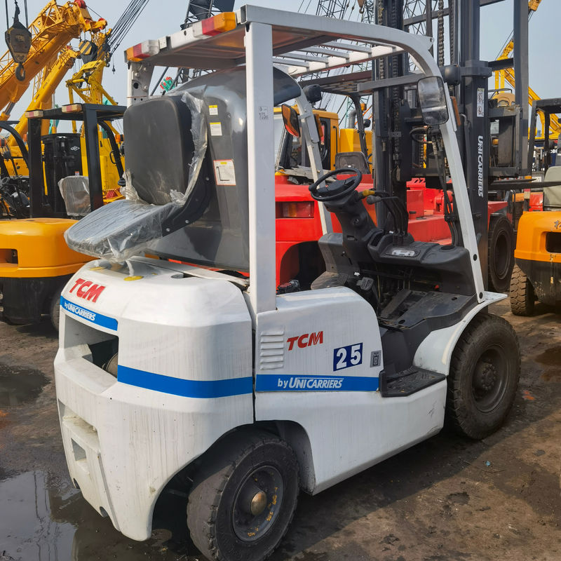 Used TCM 2.5 Ton Diesel Forklift FD25 with Core Diesel Engine in Routine Dimensions